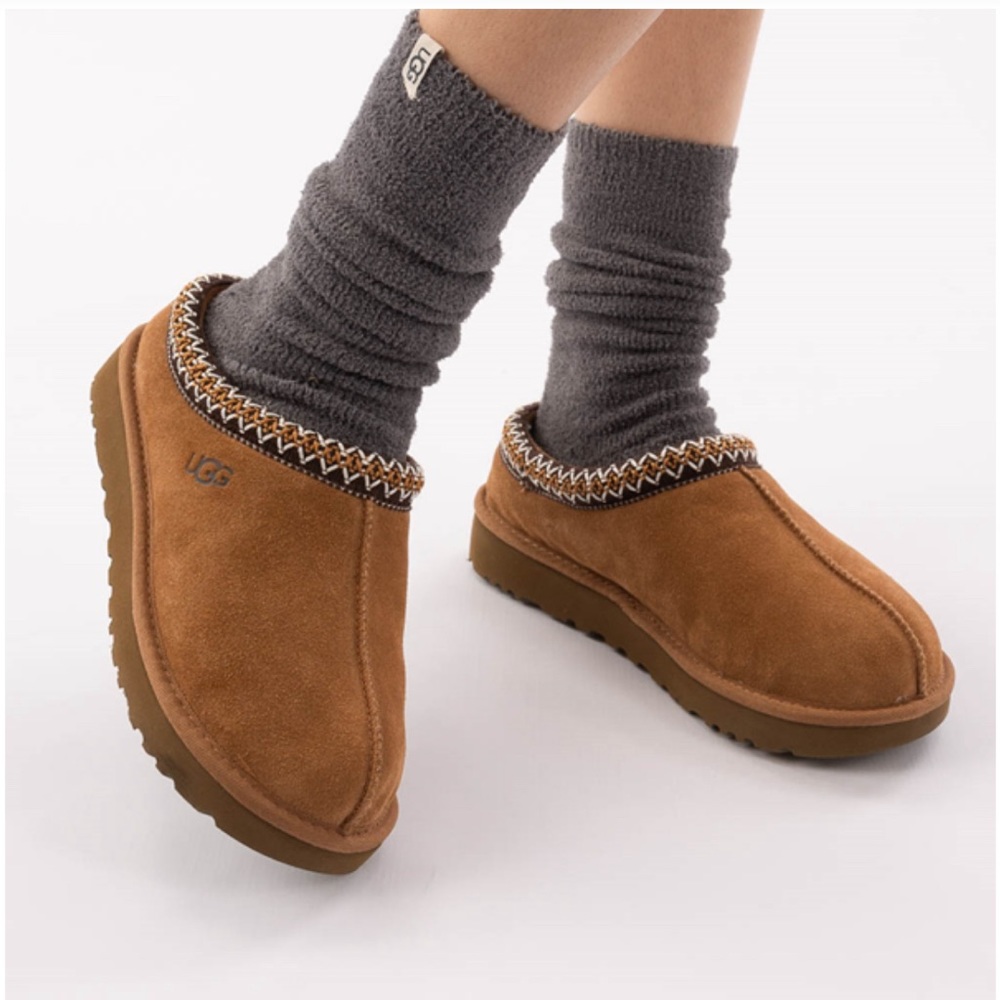 Women’s Ugg Chestnut Tasman size 9 - *BRAND NEW IN BOX AND SHOPPING BAG*